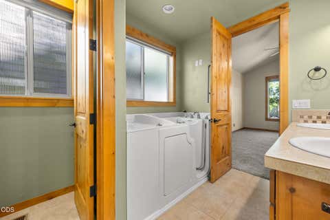 Tiny photo for 60822 Falcon Pointe Lane, Bend, OR 97702 (MLS # 220226989)