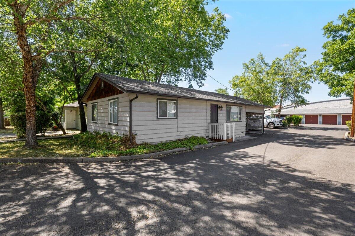 1140 W 8th Street