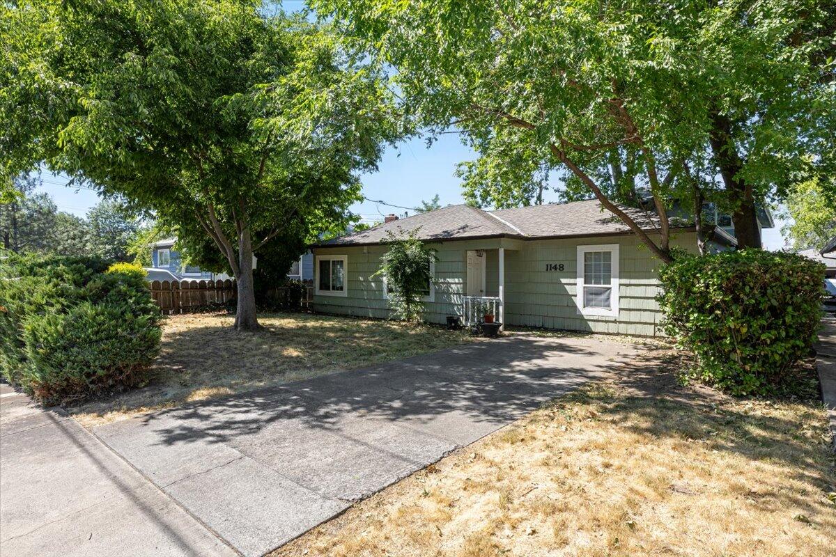 1140 W 8th Street