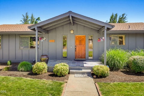 Photo of 1509 Woodland Drive, Ashland, OR 97520 (MLS # 220224544)