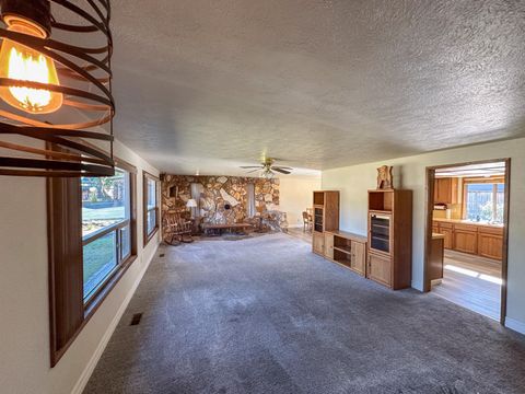 Tiny photo for 7026 Sierra Place, Klamath Falls, OR 97603 (MLS # 220211040)