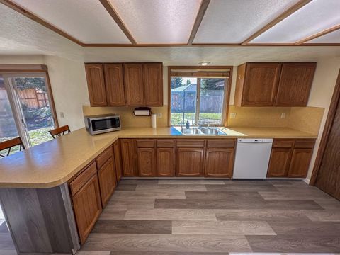 Tiny photo for 7026 Sierra Place, Klamath Falls, OR 97603 (MLS # 220211040)