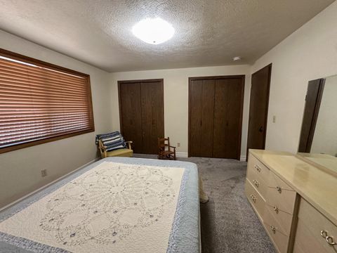 Tiny photo for 7026 Sierra Place, Klamath Falls, OR 97603 (MLS # 220211040)