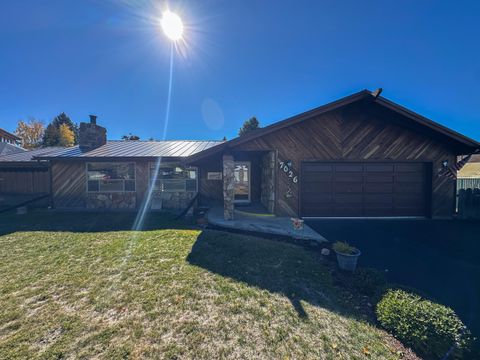 Tiny photo for 7026 Sierra Place, Klamath Falls, OR 97603 (MLS # 220211040)