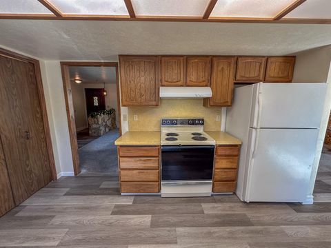 Tiny photo for 7026 Sierra Place, Klamath Falls, OR 97603 (MLS # 220211040)
