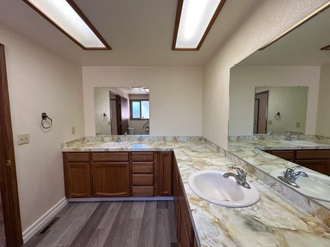 Tiny photo for 7026 Sierra Place, Klamath Falls, OR 97603 (MLS # 220211040)