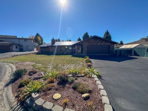 Photo of 7026 Sierra Place, Klamath Falls, OR 97603 (MLS # 220211040) Photo of 7026 Sierra Place, Klamath Falls, OR 97603 (MLS # 220211040)