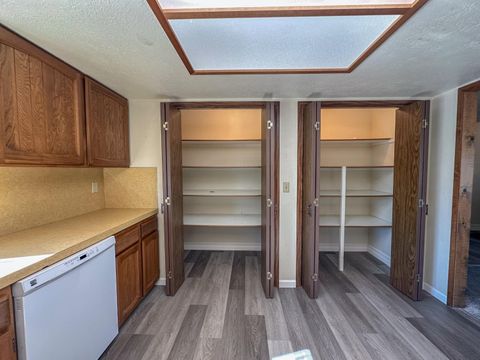 Tiny photo for 7026 Sierra Place, Klamath Falls, OR 97603 (MLS # 220211040)