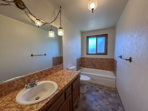Tiny photo for 7026 Sierra Place, Klamath Falls, OR 97603 (MLS # 220211040)
