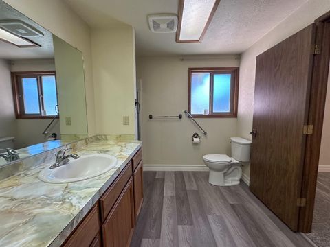 Tiny photo for 7026 Sierra Place, Klamath Falls, OR 97603 (MLS # 220211040)