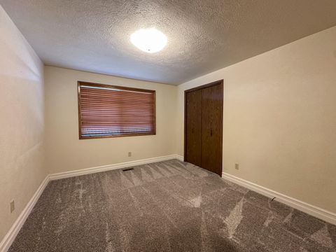 Tiny photo for 7026 Sierra Place, Klamath Falls, OR 97603 (MLS # 220211040)