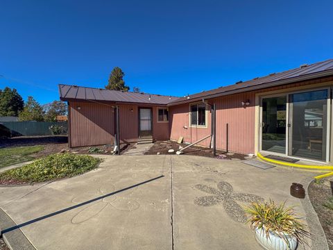 Tiny photo for 7026 Sierra Place, Klamath Falls, OR 97603 (MLS # 220211040)