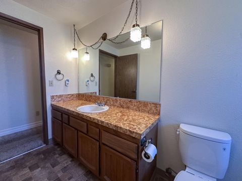 Tiny photo for 7026 Sierra Place, Klamath Falls, OR 97603 (MLS # 220211040)