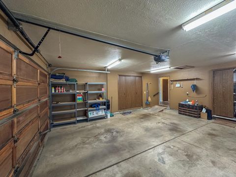 Tiny photo for 7026 Sierra Place, Klamath Falls, OR 97603 (MLS # 220211040)