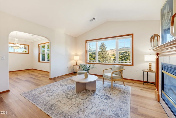 845 PAVILION PL, ASHLAND, OR 97520 - Image daca14eef32dc73ee84f68257cd3f9e4/3948444187