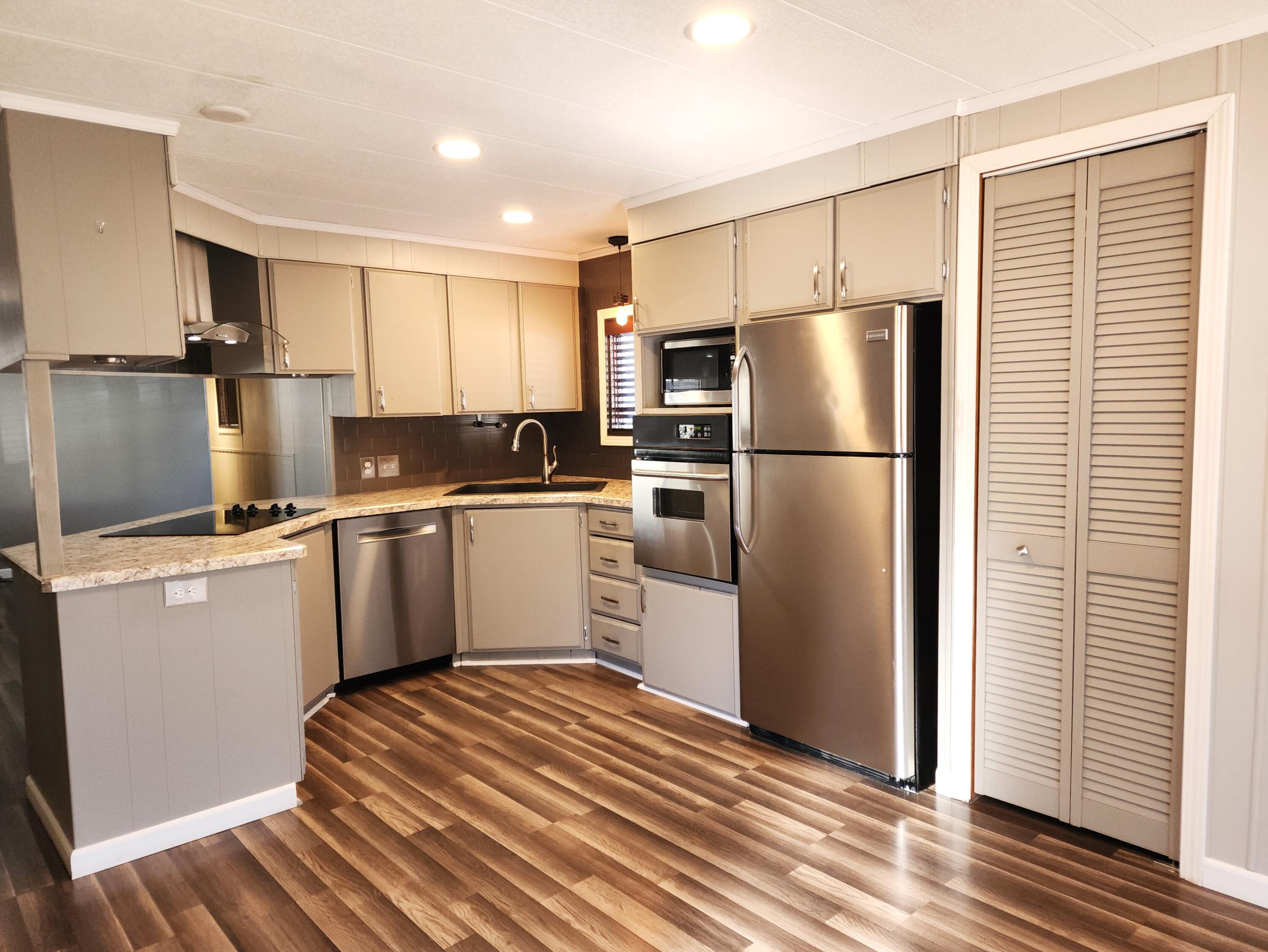 Rock Arbor Villa - Residential