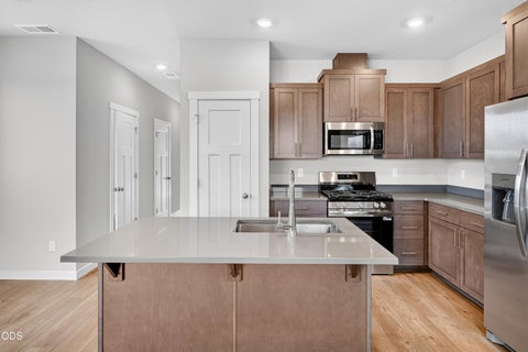 Tiny photo for 709 NW Walnut Avenue, Redmond, OR 97756 (MLS # 220227251)