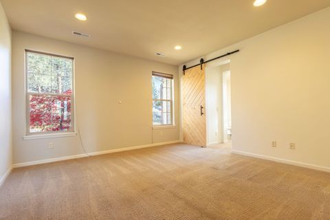 Tiny photo for 10323 Merlin Way, Klamath Falls, OR 97601 (MLS # 220211886)