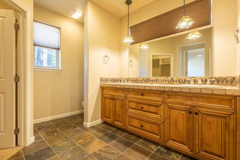 Tiny photo for 10323 Merlin Way, Klamath Falls, OR 97601 (MLS # 220211886)