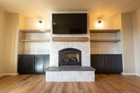 Tiny photo for 10323 Merlin Way, Klamath Falls, OR 97601 (MLS # 220211886)