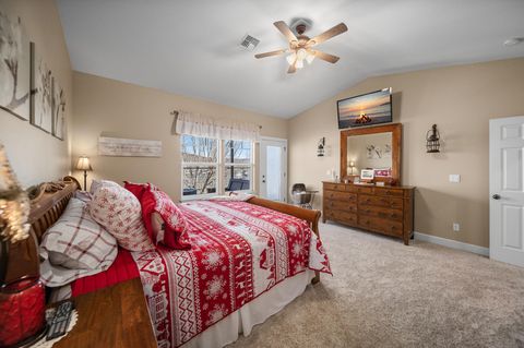 Tiny photo for 2662 NE Meadowcrest Drive, Prineville, OR 97754 (MLS # 220213850)