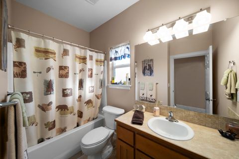 Tiny photo for 2662 NE Meadowcrest Drive, Prineville, OR 97754 (MLS # 220213850)