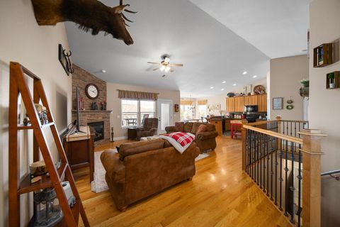 Tiny photo for 2662 NE Meadowcrest Drive, Prineville, OR 97754 (MLS # 220213850)