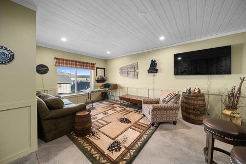 Tiny photo for 2662 NE Meadowcrest Drive, Prineville, OR 97754 (MLS # 220213850)