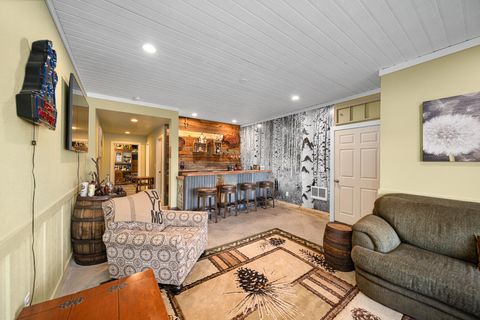 Tiny photo for 2662 NE Meadowcrest Drive, Prineville, OR 97754 (MLS # 220213850)