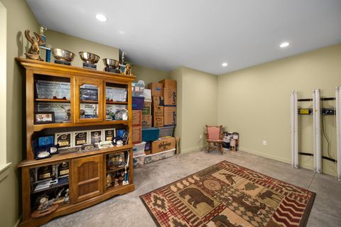 Tiny photo for 2662 NE Meadowcrest Drive, Prineville, OR 97754 (MLS # 220213850)
