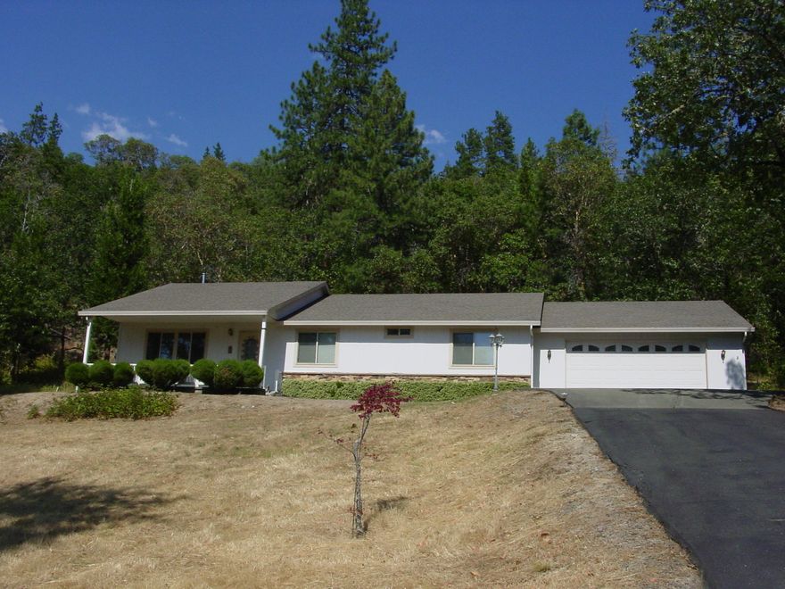 Tranquil country setting on 5 acres with a mix of pasture and woods. The home is situated back and above the road for privacy and mountain views. Paved driveway and RV parking with full hookups, fencing and electric gate are just a few of the many amenities. This one owner home built in 2001 offers 3 bedrooms, 2 baths and 2 car garage with coffered ceilings and open floor plan. Master bath has separate shower, jetted tub and double lavs. Separate room on back of garage that can be your shop, sewing, arts, crafts room, office or what ever your need might be. Power out, no problem the home has a Generac 20 KW back up generator on propane and a wood stove. Call your agent today for a showing.