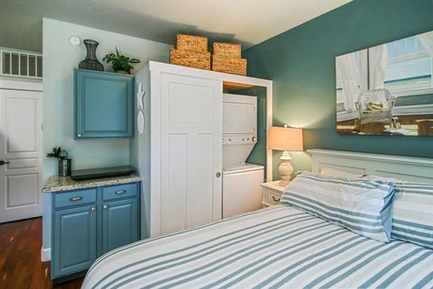 Tiny photo for 175 E E Street, Jacksonville, OR 97530 (MLS # 220213629)