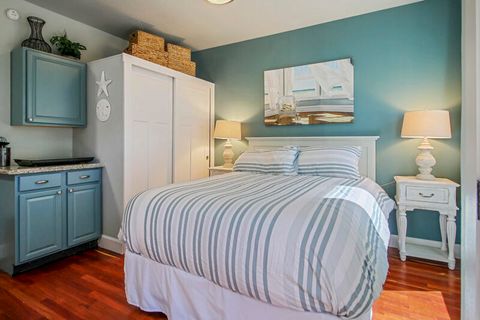 Tiny photo for 175 E E Street, Jacksonville, OR 97530 (MLS # 220213629)