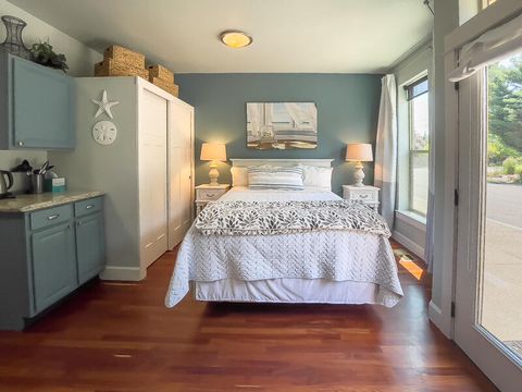 Tiny photo for 175 E E Street, Jacksonville, OR 97530 (MLS # 220213629)