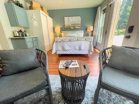 Tiny photo for 175 E E Street, Jacksonville, OR 97530 (MLS # 220213629)