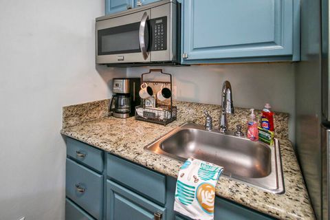 Tiny photo for 175 E E Street, Jacksonville, OR 97530 (MLS # 220213629)