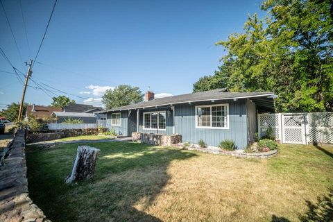 Tiny photo for 156 NE Spruce Lane, Prineville, OR 97754 (MLS # 220212940)