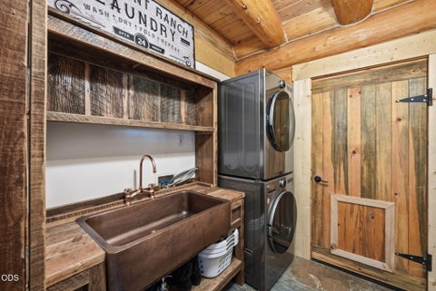 Tiny photo for 17031 Wilt Road, Sisters, OR 97759 (MLS # 220228180)