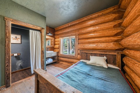 Tiny photo for 17031 Wilt Road, Sisters, OR 97759 (MLS # 220228180)