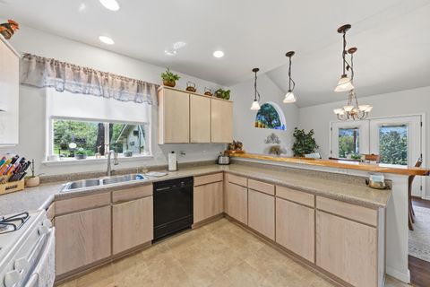 Tiny photo for 304 Wards Creek Road, Rogue River, OR 97537 (MLS # 220220256)