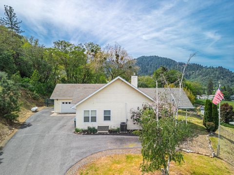 Tiny photo for 304 Wards Creek Road, Rogue River, OR 97537 (MLS # 220220256)