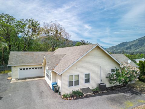 Tiny photo for 304 Wards Creek Road, Rogue River, OR 97537 (MLS # 220220256)