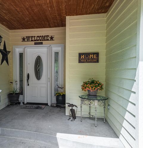 Tiny photo for 304 Wards Creek Road, Rogue River, OR 97537 (MLS # 220220256)