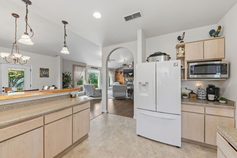 Tiny photo for 304 Wards Creek Road, Rogue River, OR 97537 (MLS # 220220256)