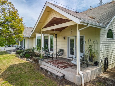 Tiny photo for 304 Wards Creek Road, Rogue River, OR 97537 (MLS # 220220256)