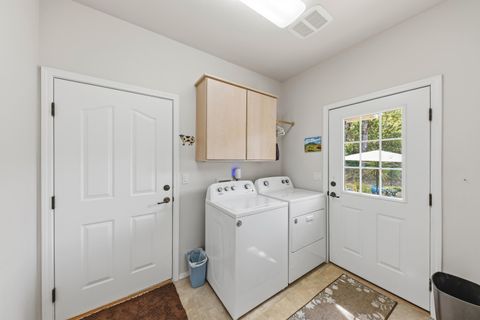 Tiny photo for 304 Wards Creek Road, Rogue River, OR 97537 (MLS # 220220256)