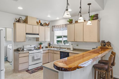 Tiny photo for 304 Wards Creek Road, Rogue River, OR 97537 (MLS # 220220256)