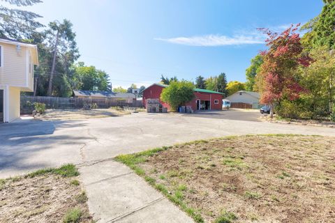 Tiny photo for 547 Oakdale Drive, Medford, OR 97501 (MLS # 220219868)