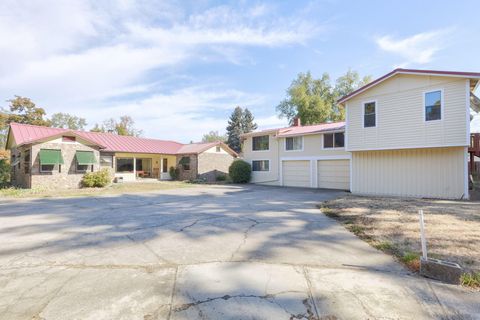 Tiny photo for 547 Oakdale Drive, Medford, OR 97501 (MLS # 220219868)