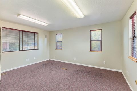 Tiny photo for 547 Oakdale Drive, Medford, OR 97501 (MLS # 220219868)